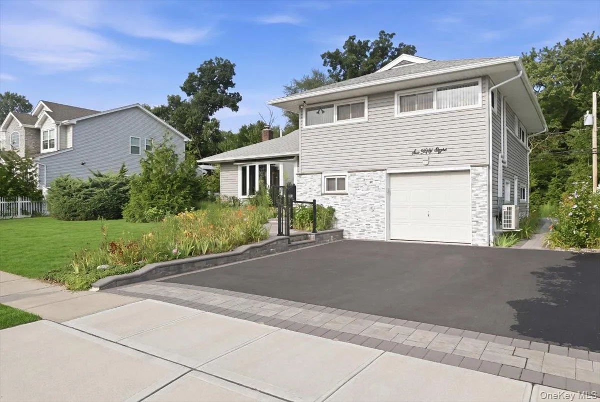 658 Richmond Road, Hempstead, NY, 3 Bedrooms Bedrooms, 7 Rooms Rooms,2 BathroomsBathrooms,Residential,For Rent,Richmond,0,1030787 658 Richmond Road, Hempstead, NY, 3 Bedrooms Bedrooms, 7 Rooms Rooms,2 BathroomsBathrooms,Residential,For Rent,Richmond,0,1030787