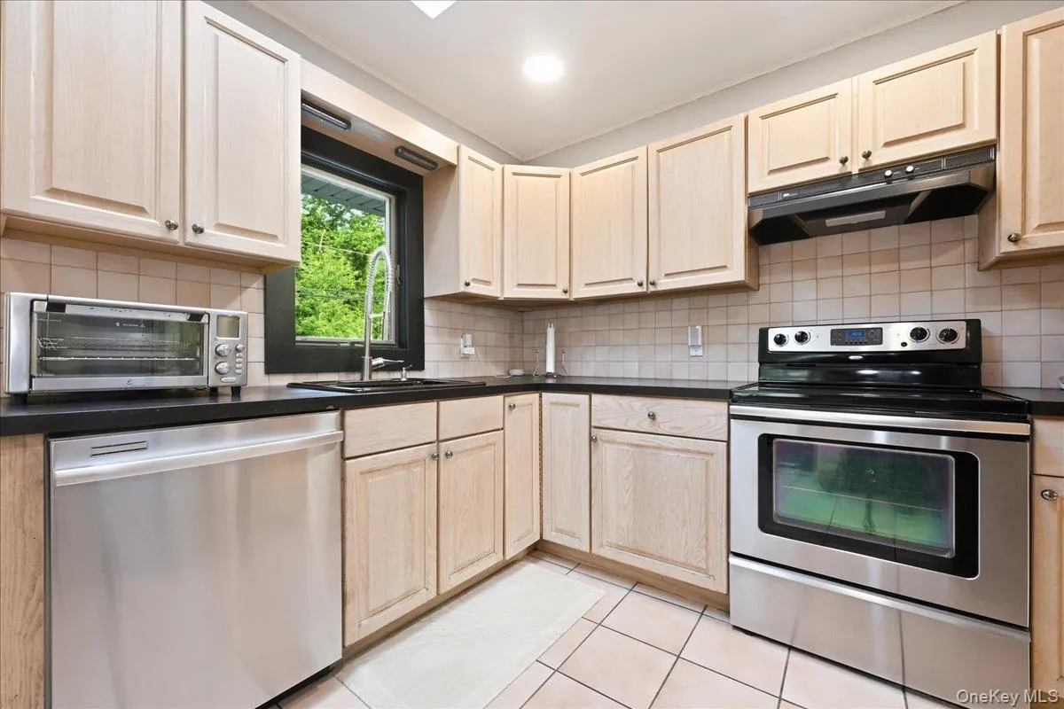 658 Richmond Road, Hempstead, NY, 3 Bedrooms Bedrooms, 7 Rooms Rooms,2 BathroomsBathrooms,Residential,For Rent,Richmond,0,1030787 658 Richmond Road, Hempstead, NY, 3 Bedrooms Bedrooms, 7 Rooms Rooms,2 BathroomsBathrooms,Residential,For Rent,Richmond,0,1030787