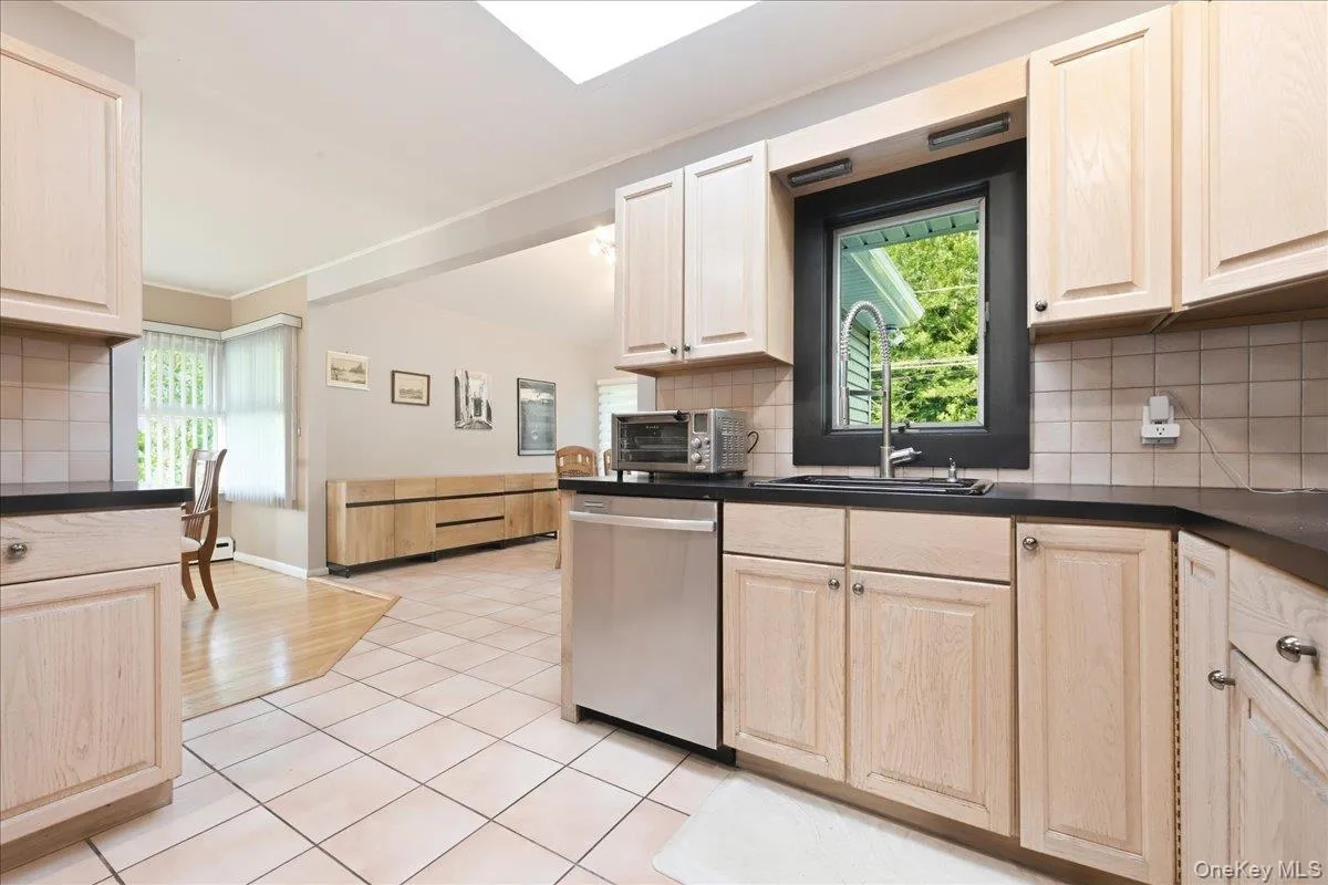 658 Richmond Road, Hempstead, NY, 3 Bedrooms Bedrooms, 7 Rooms Rooms,2 BathroomsBathrooms,Residential,For Rent,Richmond,0,1030787 658 Richmond Road, Hempstead, NY, 3 Bedrooms Bedrooms, 7 Rooms Rooms,2 BathroomsBathrooms,Residential,For Rent,Richmond,0,1030787