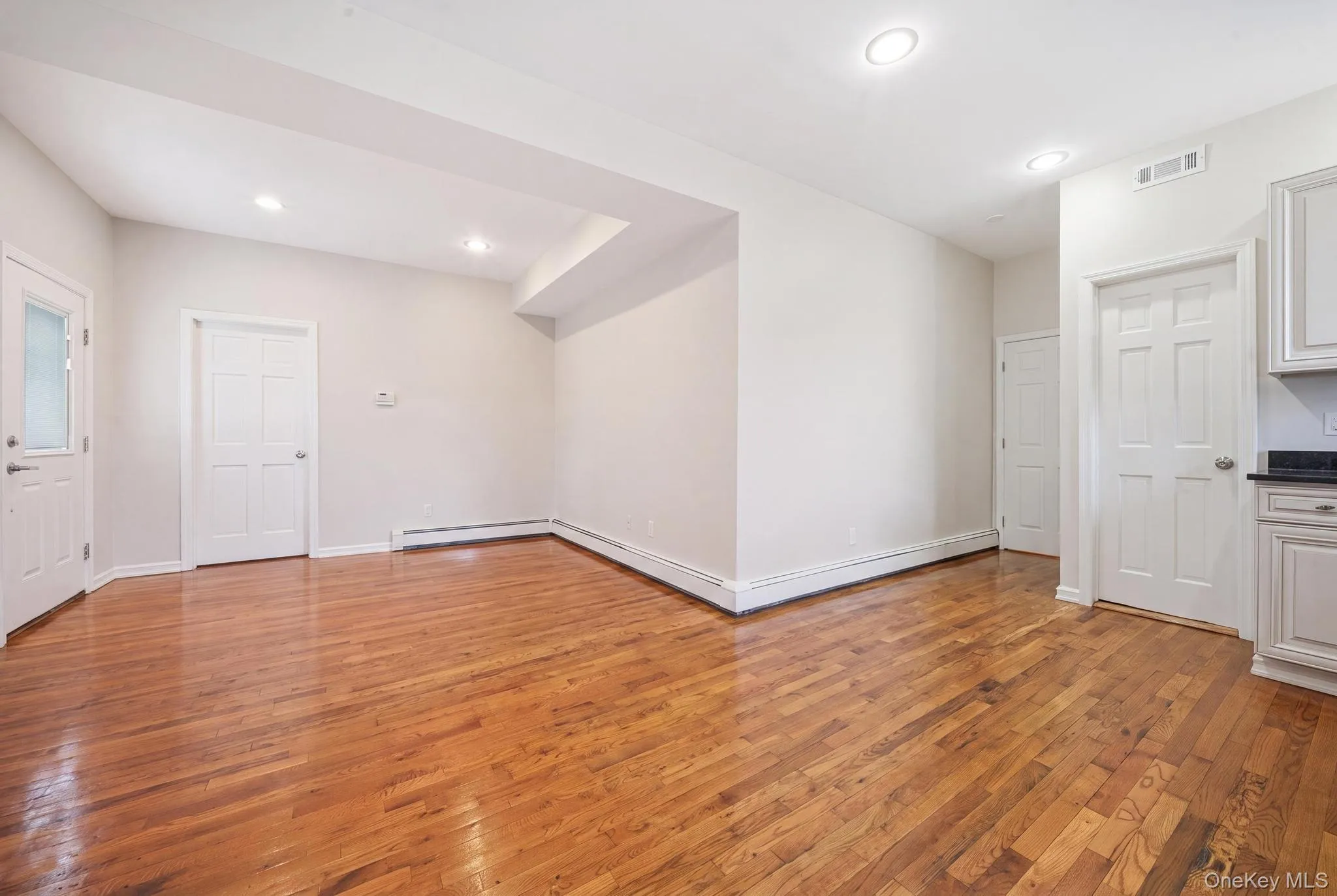 3 Marjorie Lane, Hempstead, NY, 5 Bedrooms Bedrooms, 9 Rooms Rooms,4 BathroomsBathrooms,Residential,For Rent,Marjorie,0,1030802 3 Marjorie Lane, Hempstead, NY, 5 Bedrooms Bedrooms, 9 Rooms Rooms,4 BathroomsBathrooms,Residential,For Rent,Marjorie,0,1030802