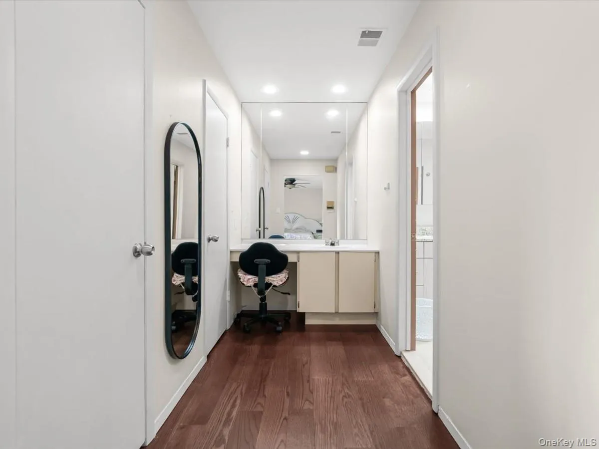 34 Windsor Gate Drive, North Hempstead, NY, 3 Bedrooms Bedrooms, 6 Rooms Rooms,2 BathroomsBathrooms,Residential,For Rent,Windsor Gate,0,1030803 34 Windsor Gate Drive, North Hempstead, NY, 3 Bedrooms Bedrooms, 6 Rooms Rooms,2 BathroomsBathrooms,Residential,For Rent,Windsor Gate,0,1030803