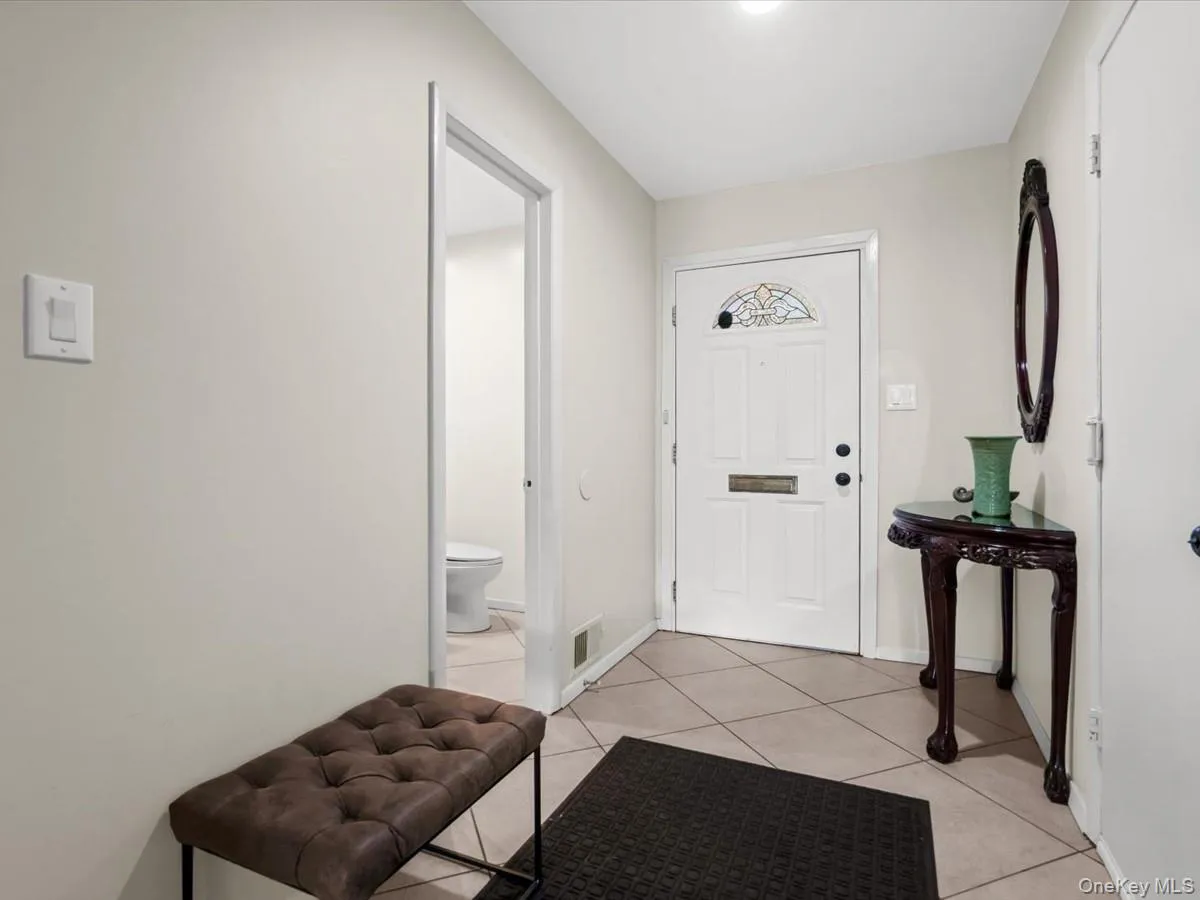 34 Windsor Gate Drive, North Hempstead, NY, 3 Bedrooms Bedrooms, 6 Rooms Rooms,2 BathroomsBathrooms,Residential,For Rent,Windsor Gate,0,1030803 34 Windsor Gate Drive, North Hempstead, NY, 3 Bedrooms Bedrooms, 6 Rooms Rooms,2 BathroomsBathrooms,Residential,For Rent,Windsor Gate,0,1030803