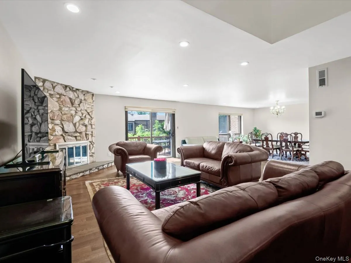 34 Windsor Gate Drive, North Hempstead, NY, 3 Bedrooms Bedrooms, 6 Rooms Rooms,2 BathroomsBathrooms,Residential,For Rent,Windsor Gate,0,1030803 34 Windsor Gate Drive, North Hempstead, NY, 3 Bedrooms Bedrooms, 6 Rooms Rooms,2 BathroomsBathrooms,Residential,For Rent,Windsor Gate,0,1030803