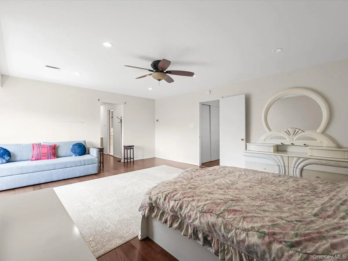 34 Windsor Gate Drive, North Hempstead, NY, 3 Bedrooms Bedrooms, 6 Rooms Rooms,2 BathroomsBathrooms,Residential,For Rent,Windsor Gate,0,1030803 34 Windsor Gate Drive, North Hempstead, NY, 3 Bedrooms Bedrooms, 6 Rooms Rooms,2 BathroomsBathrooms,Residential,For Rent,Windsor Gate,0,1030803