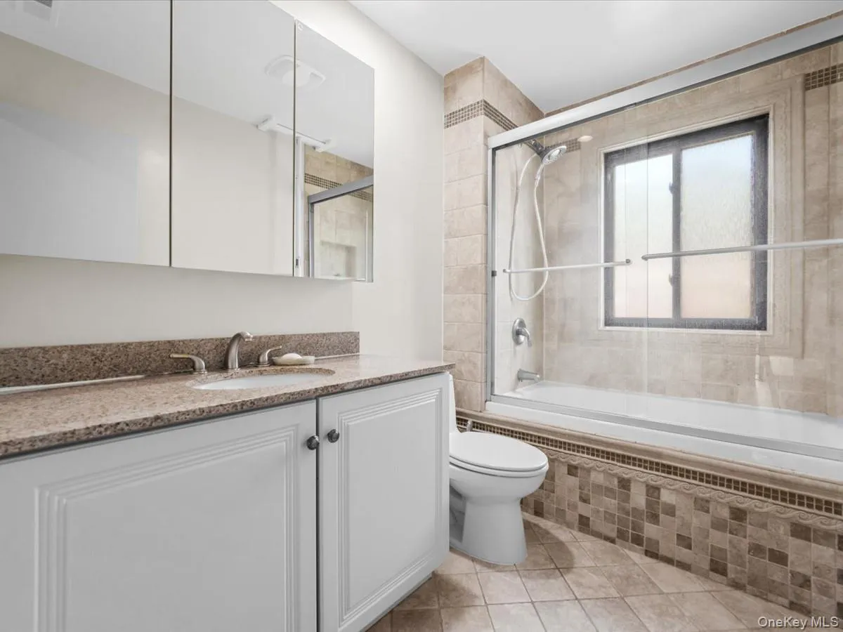 34 Windsor Gate Drive, North Hempstead, NY, 3 Bedrooms Bedrooms, 6 Rooms Rooms,2 BathroomsBathrooms,Residential,For Rent,Windsor Gate,0,1030803 34 Windsor Gate Drive, North Hempstead, NY, 3 Bedrooms Bedrooms, 6 Rooms Rooms,2 BathroomsBathrooms,Residential,For Rent,Windsor Gate,0,1030803