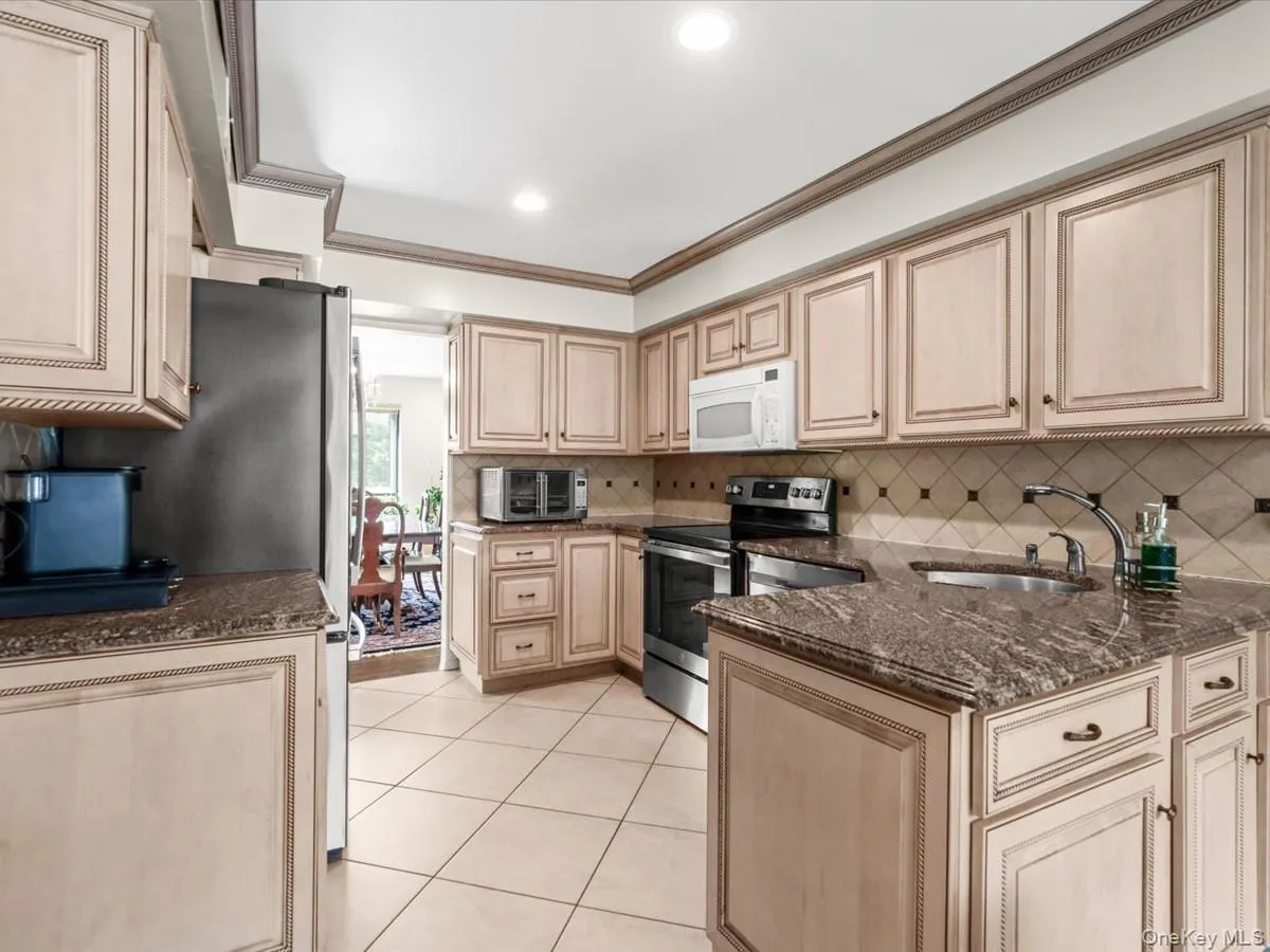 34 Windsor Gate Drive, North Hempstead, NY, 3 Bedrooms Bedrooms, 6 Rooms Rooms,2 BathroomsBathrooms,Residential,For Rent,Windsor Gate,0,1030803 34 Windsor Gate Drive, North Hempstead, NY, 3 Bedrooms Bedrooms, 6 Rooms Rooms,2 BathroomsBathrooms,Residential,For Rent,Windsor Gate,0,1030803