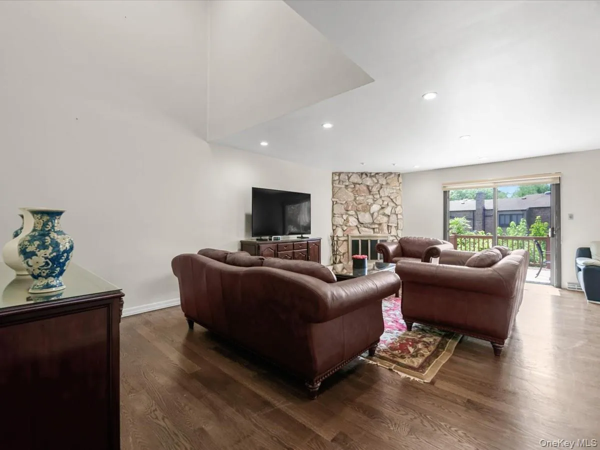 34 Windsor Gate Drive, North Hempstead, NY, 3 Bedrooms Bedrooms, 6 Rooms Rooms,2 BathroomsBathrooms,Residential,For Rent,Windsor Gate,0,1030803 34 Windsor Gate Drive, North Hempstead, NY, 3 Bedrooms Bedrooms, 6 Rooms Rooms,2 BathroomsBathrooms,Residential,For Rent,Windsor Gate,0,1030803