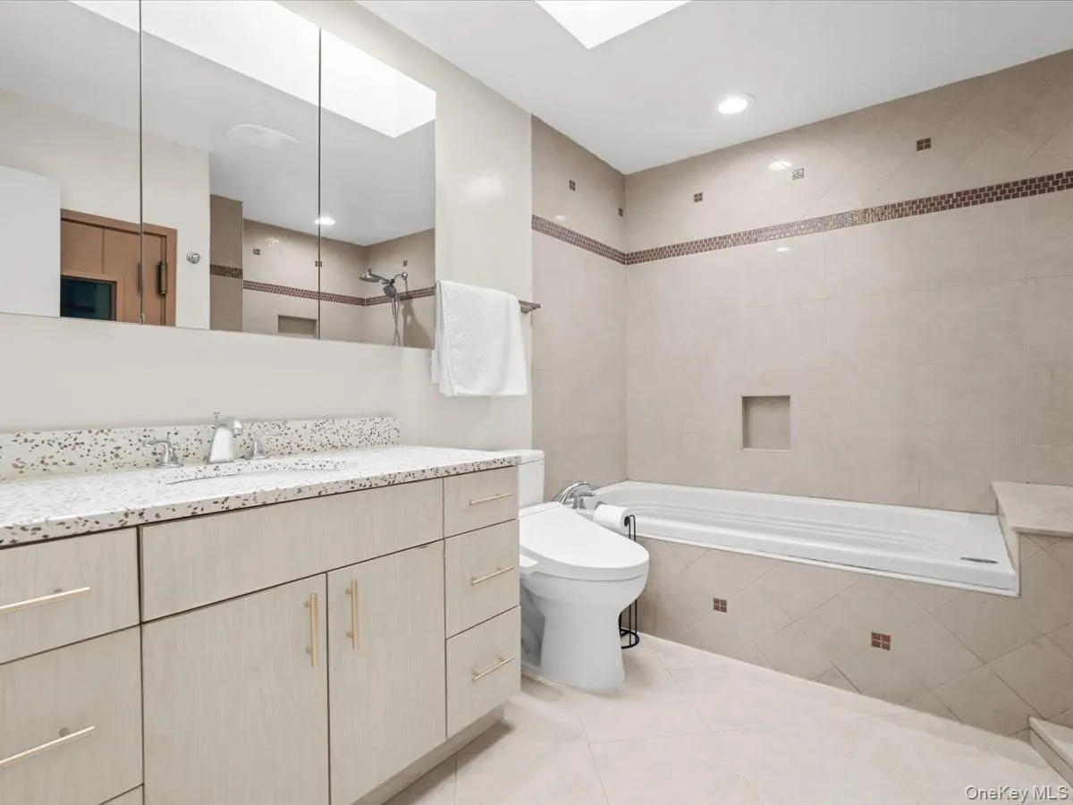 34 Windsor Gate Drive, North Hempstead, NY, 3 Bedrooms Bedrooms, 6 Rooms Rooms,2 BathroomsBathrooms,Residential,For Rent,Windsor Gate,0,1030803 34 Windsor Gate Drive, North Hempstead, NY, 3 Bedrooms Bedrooms, 6 Rooms Rooms,2 BathroomsBathrooms,Residential,For Rent,Windsor Gate,0,1030803