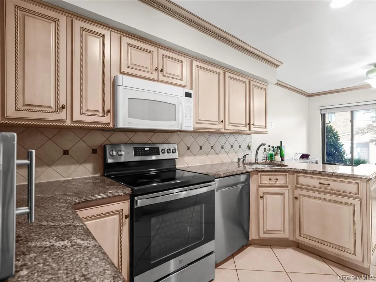 34 Windsor Gate Drive, North Hempstead, NY, 3 Bedrooms Bedrooms, 6 Rooms Rooms,2 BathroomsBathrooms,Residential,For Rent,Windsor Gate,0,1030803 34 Windsor Gate Drive, North Hempstead, NY, 3 Bedrooms Bedrooms, 6 Rooms Rooms,2 BathroomsBathrooms,Residential,For Rent,Windsor Gate,0,1030803
