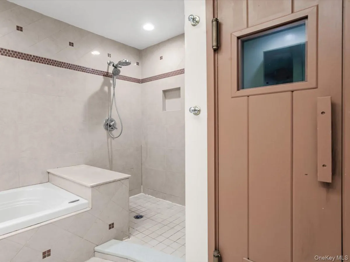34 Windsor Gate Drive, North Hempstead, NY, 3 Bedrooms Bedrooms, 6 Rooms Rooms,2 BathroomsBathrooms,Residential,For Rent,Windsor Gate,0,1030803 34 Windsor Gate Drive, North Hempstead, NY, 3 Bedrooms Bedrooms, 6 Rooms Rooms,2 BathroomsBathrooms,Residential,For Rent,Windsor Gate,0,1030803