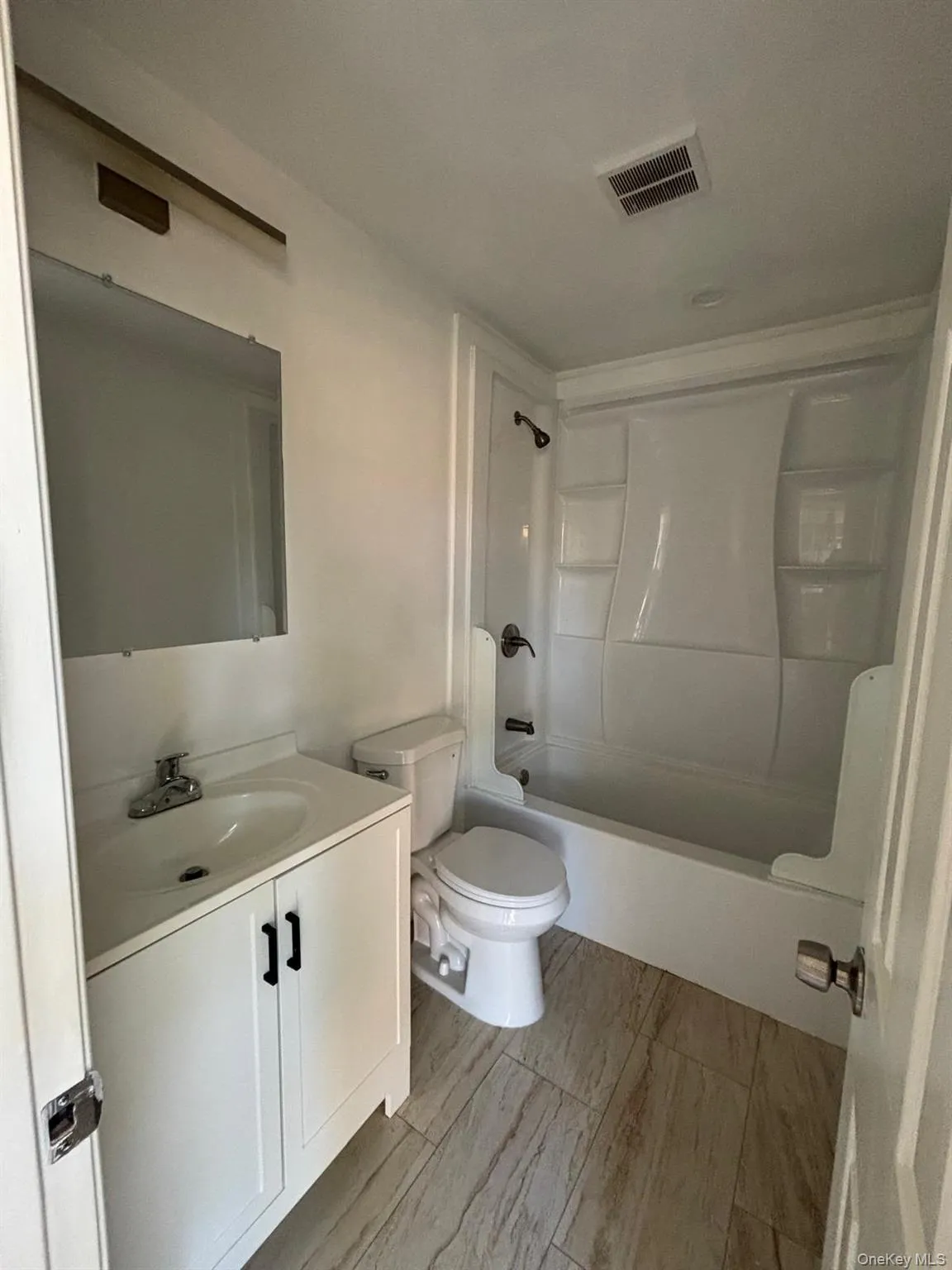 652 Bayview Avenue, Brookhaven, NY, 3 Bedrooms Bedrooms, 5 Rooms Rooms,1 BathroomBathrooms,Residential Lease,For Rent,Bayview,0,1030812 652 Bayview Avenue, Brookhaven, NY, 3 Bedrooms Bedrooms, 5 Rooms Rooms,1 BathroomBathrooms,Residential Lease,For Rent,Bayview,0,1030812