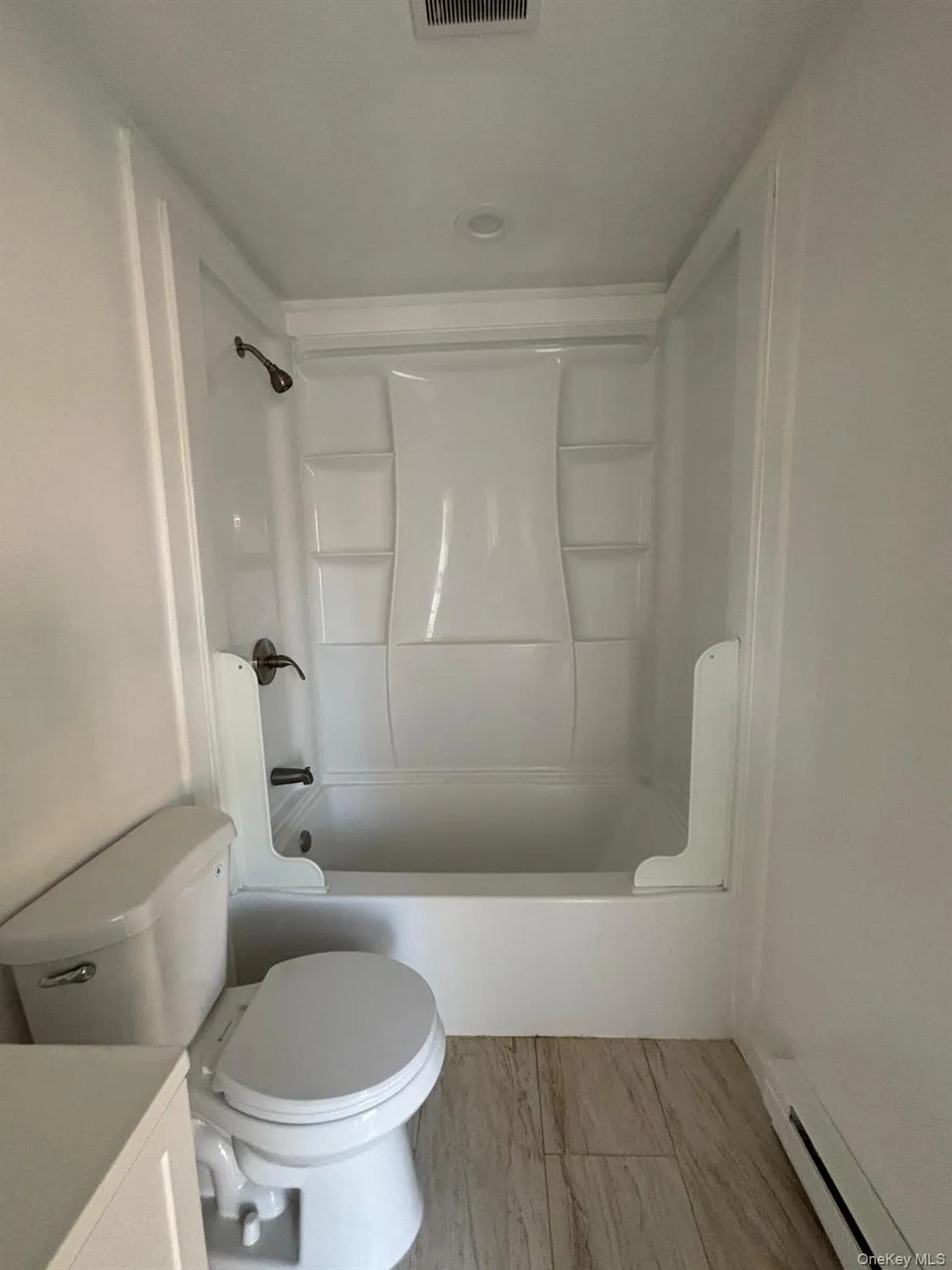 652 Bayview Avenue, Brookhaven, NY, 3 Bedrooms Bedrooms, 5 Rooms Rooms,1 BathroomBathrooms,Residential Lease,For Rent,Bayview,0,1030812 652 Bayview Avenue, Brookhaven, NY, 3 Bedrooms Bedrooms, 5 Rooms Rooms,1 BathroomBathrooms,Residential Lease,For Rent,Bayview,0,1030812