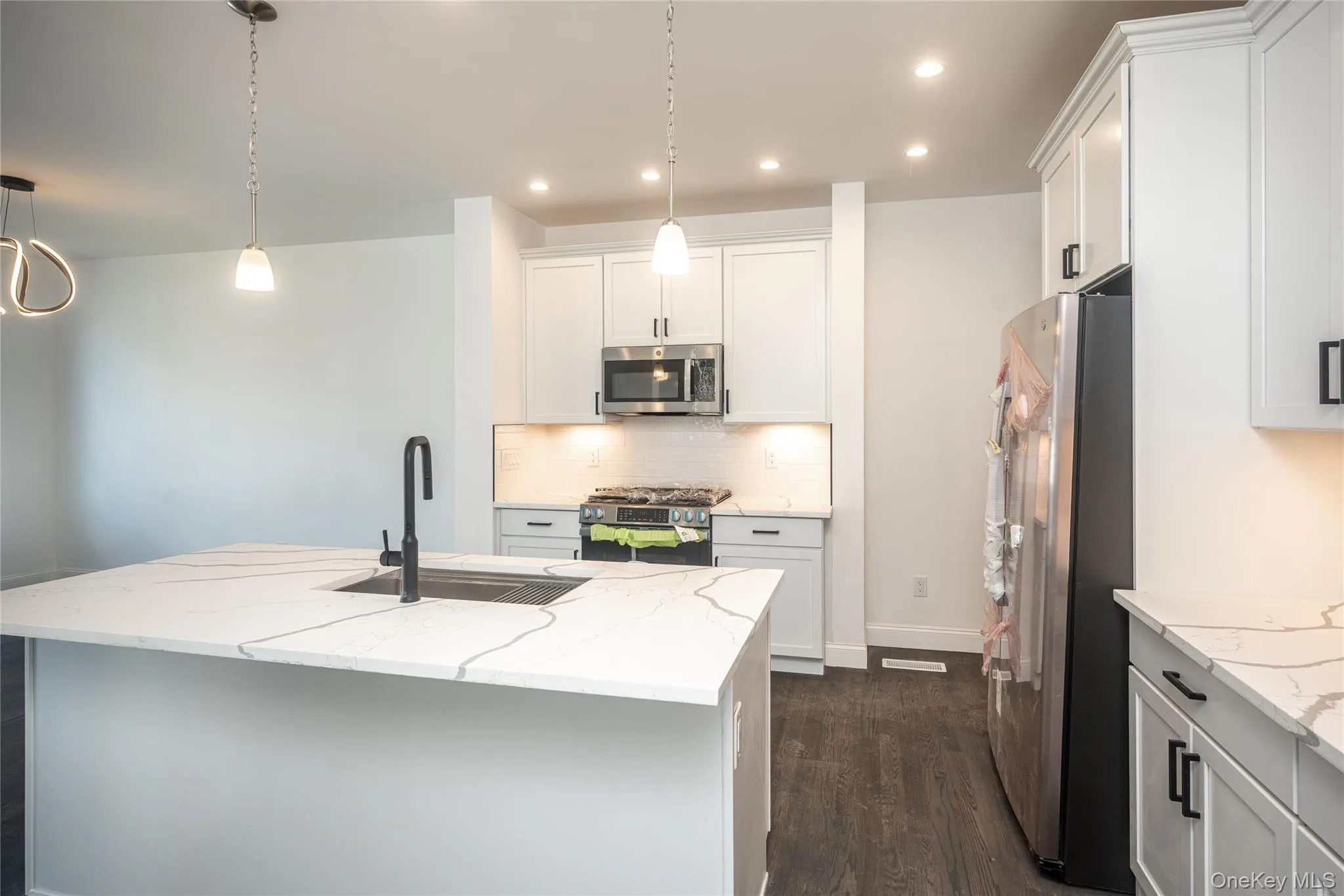 201 A Elm Street, New Rochelle, NY, 3 Bedrooms Bedrooms, 6 Rooms Rooms,2 BathroomsBathrooms,Residential,For Rent,Elm,0,1030814 201 A Elm Street, New Rochelle, NY, 3 Bedrooms Bedrooms, 6 Rooms Rooms,2 BathroomsBathrooms,Residential,For Rent,Elm,0,1030814