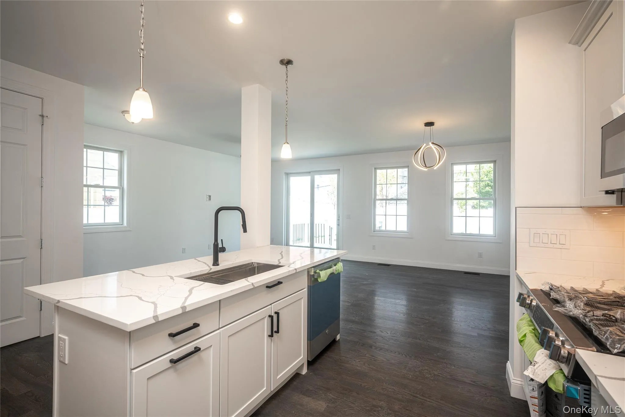201 A Elm Street, New Rochelle, NY, 3 Bedrooms Bedrooms, 6 Rooms Rooms,2 BathroomsBathrooms,Residential,For Rent,Elm,0,1030814 201 A Elm Street, New Rochelle, NY, 3 Bedrooms Bedrooms, 6 Rooms Rooms,2 BathroomsBathrooms,Residential,For Rent,Elm,0,1030814