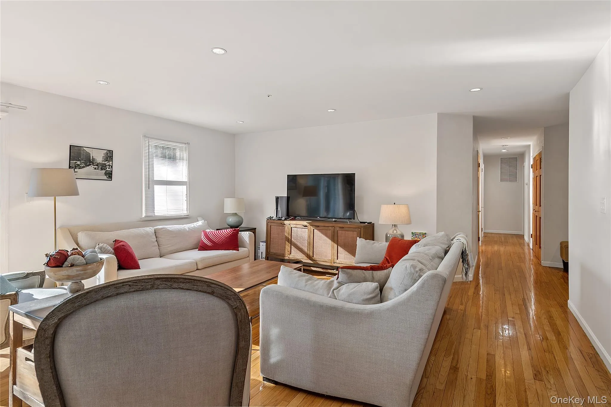 36 Florence Avenue, Greenburgh, NY, 3 Bedrooms Bedrooms, 5 Rooms Rooms,2 BathroomsBathrooms,Residential Lease,For Rent,Florence,0,1030829 36 Florence Avenue, Greenburgh, NY, 3 Bedrooms Bedrooms, 5 Rooms Rooms,2 BathroomsBathrooms,Residential Lease,For Rent,Florence,0,1030829