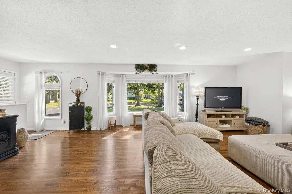 24 Bauer Avenue, Brookhaven, NY, 3 Bedrooms Bedrooms, 7 Rooms Rooms,2 BathroomsBathrooms,Residential,For Rent,Bauer,0,1030838 24 Bauer Avenue, Brookhaven, NY, 3 Bedrooms Bedrooms, 7 Rooms Rooms,2 BathroomsBathrooms,Residential,For Rent,Bauer,0,1030838