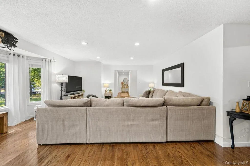 24 Bauer Avenue, Brookhaven, NY, 3 Bedrooms Bedrooms, 7 Rooms Rooms,2 BathroomsBathrooms,Residential,For Rent,Bauer,0,1030838 24 Bauer Avenue, Brookhaven, NY, 3 Bedrooms Bedrooms, 7 Rooms Rooms,2 BathroomsBathrooms,Residential,For Rent,Bauer,0,1030838