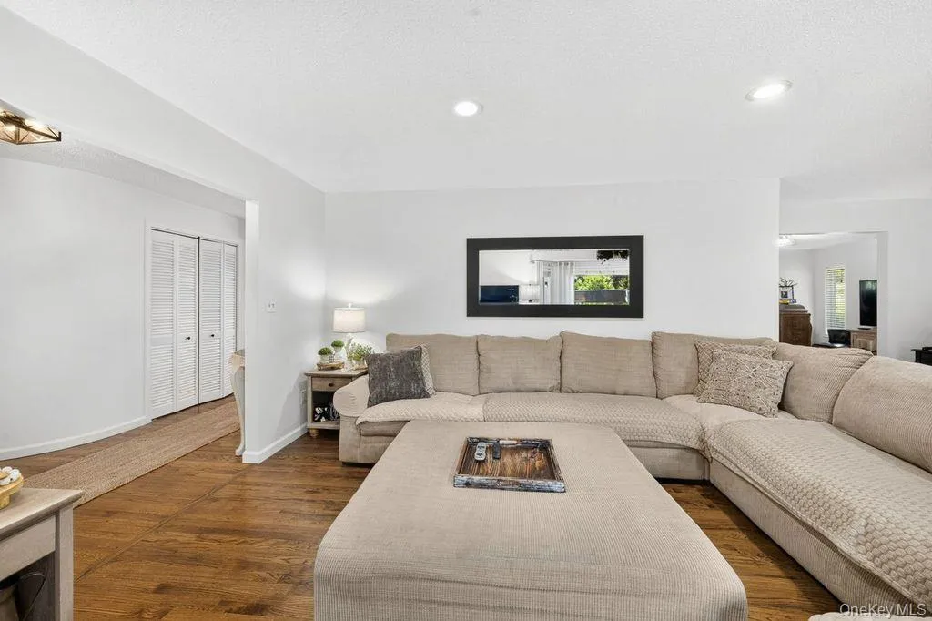 24 Bauer Avenue, Brookhaven, NY, 3 Bedrooms Bedrooms, 7 Rooms Rooms,2 BathroomsBathrooms,Residential,For Rent,Bauer,0,1030838 24 Bauer Avenue, Brookhaven, NY, 3 Bedrooms Bedrooms, 7 Rooms Rooms,2 BathroomsBathrooms,Residential,For Rent,Bauer,0,1030838