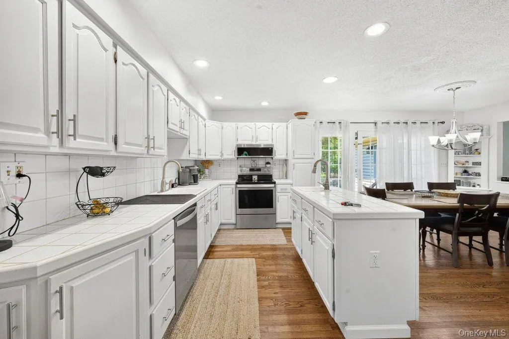 24 Bauer Avenue, Brookhaven, NY, 3 Bedrooms Bedrooms, 7 Rooms Rooms,2 BathroomsBathrooms,Residential,For Rent,Bauer,0,1030838 24 Bauer Avenue, Brookhaven, NY, 3 Bedrooms Bedrooms, 7 Rooms Rooms,2 BathroomsBathrooms,Residential,For Rent,Bauer,0,1030838