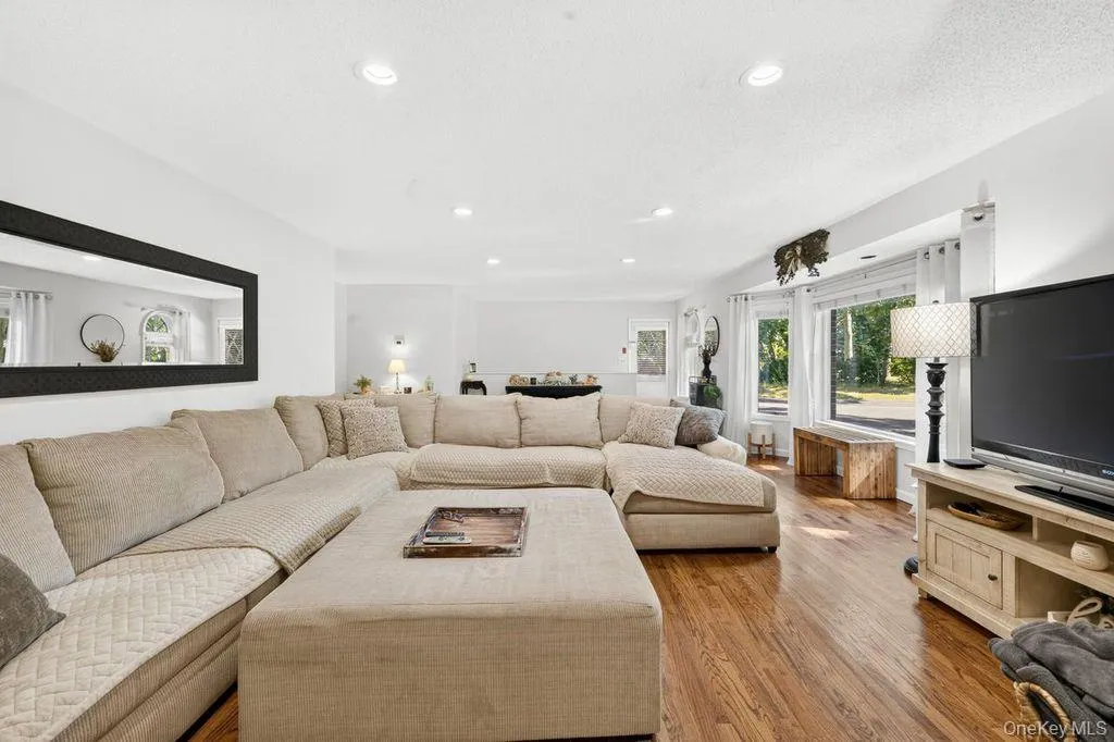 24 Bauer Avenue, Brookhaven, NY, 3 Bedrooms Bedrooms, 7 Rooms Rooms,2 BathroomsBathrooms,Residential,For Rent,Bauer,0,1030838 24 Bauer Avenue, Brookhaven, NY, 3 Bedrooms Bedrooms, 7 Rooms Rooms,2 BathroomsBathrooms,Residential,For Rent,Bauer,0,1030838