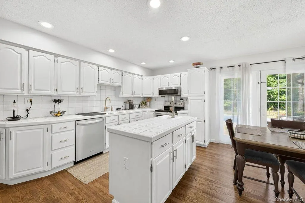 24 Bauer Avenue, Brookhaven, NY, 3 Bedrooms Bedrooms, 7 Rooms Rooms,2 BathroomsBathrooms,Residential,For Rent,Bauer,0,1030838 24 Bauer Avenue, Brookhaven, NY, 3 Bedrooms Bedrooms, 7 Rooms Rooms,2 BathroomsBathrooms,Residential,For Rent,Bauer,0,1030838