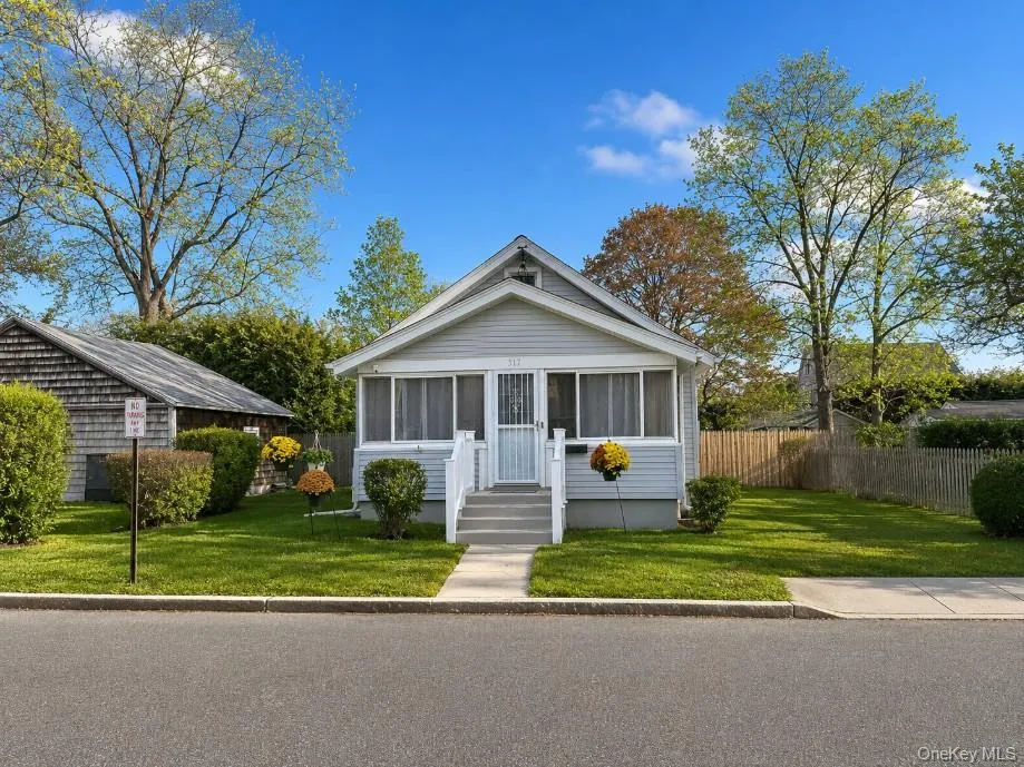 517 Flint Street, Southold, NY, 2 Bedrooms Bedrooms, 7 Rooms Rooms,1 BathroomBathrooms,Residential Lease,For Rent,Flint,0,1030843 517 Flint Street, Southold, NY, 2 Bedrooms Bedrooms, 7 Rooms Rooms,1 BathroomBathrooms,Residential Lease,For Rent,Flint,0,1030843
