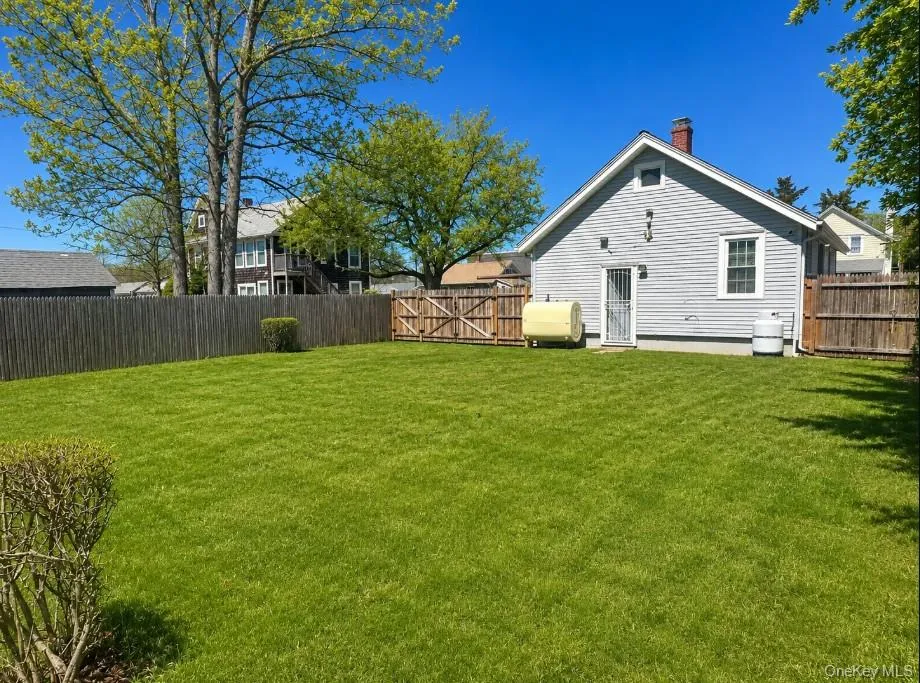 517 Flint Street, Southold, NY, 2 Bedrooms Bedrooms, 7 Rooms Rooms,1 BathroomBathrooms,Residential Lease,For Rent,Flint,0,1030843 517 Flint Street, Southold, NY, 2 Bedrooms Bedrooms, 7 Rooms Rooms,1 BathroomBathrooms,Residential Lease,For Rent,Flint,0,1030843