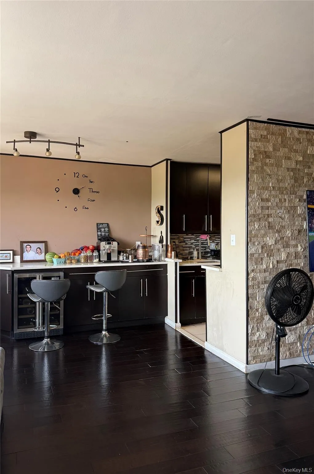 61-20 Grand Central Parkway, New York, NY, 2 Bedrooms Bedrooms, 5 Rooms Rooms,2 BathroomsBathrooms,Residential Lease,For Rent,Grand Central,0,1030859 61-20 Grand Central Parkway, New York, NY, 2 Bedrooms Bedrooms, 5 Rooms Rooms,2 BathroomsBathrooms,Residential Lease,For Rent,Grand Central,0,1030859