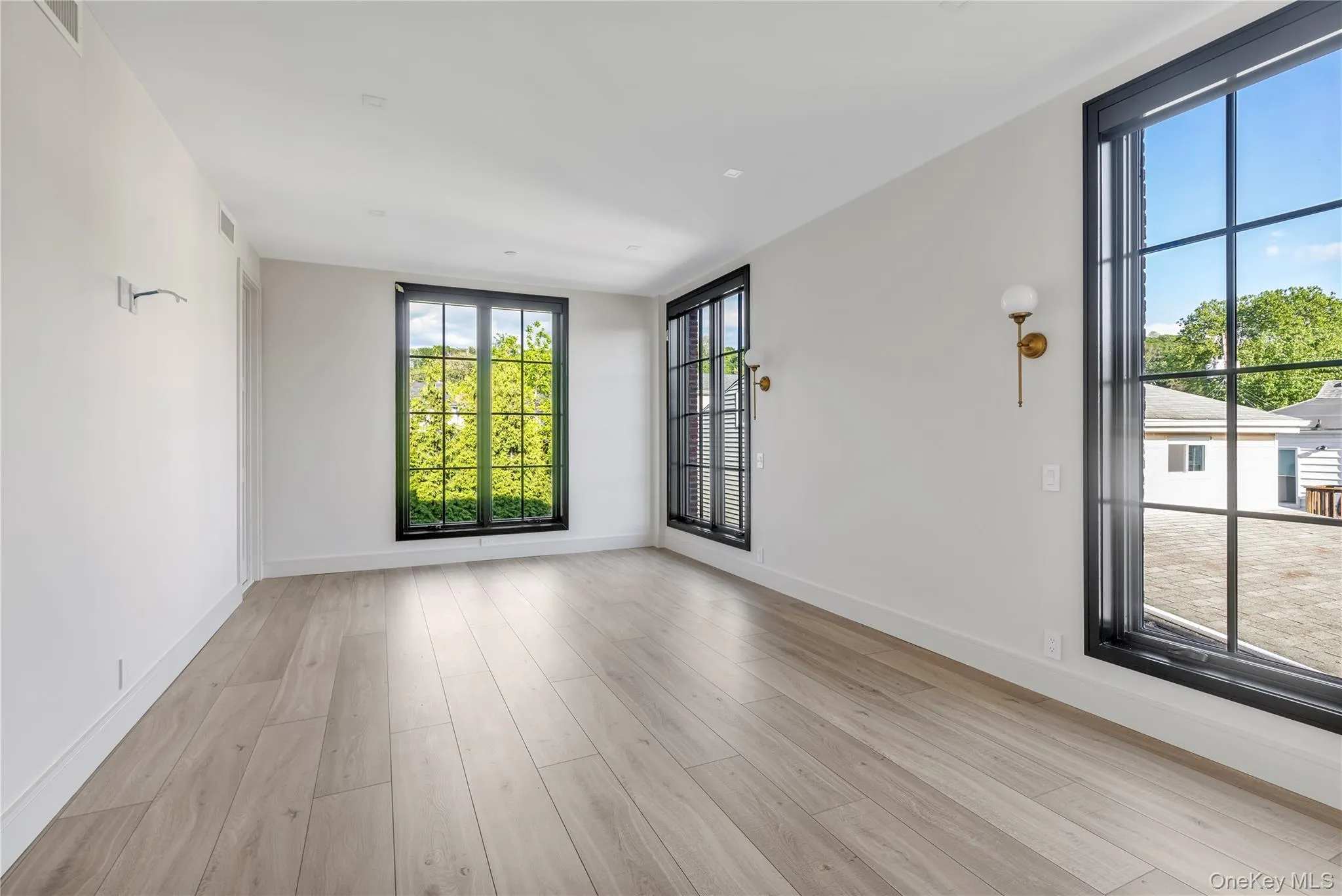 Primary bedroom unfurnished Primary bedroom unfurnished