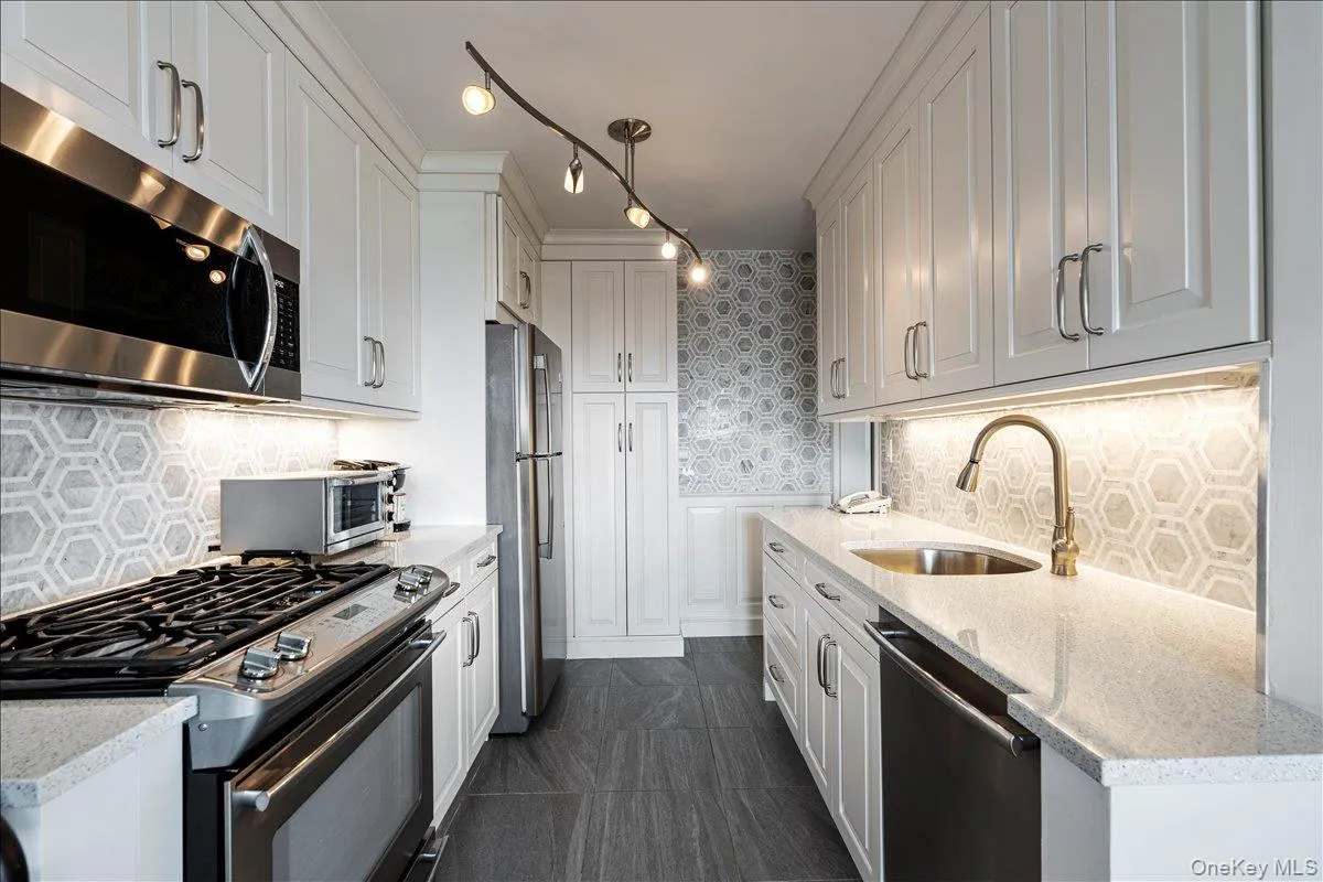 18-15 215th Street, New York, NY, 3 Bedrooms Bedrooms, 8 Rooms Rooms,2 BathroomsBathrooms,Residential,For Rent,215th,0,1030881 18-15 215th Street, New York, NY, 3 Bedrooms Bedrooms, 8 Rooms Rooms,2 BathroomsBathrooms,Residential,For Rent,215th,0,1030881