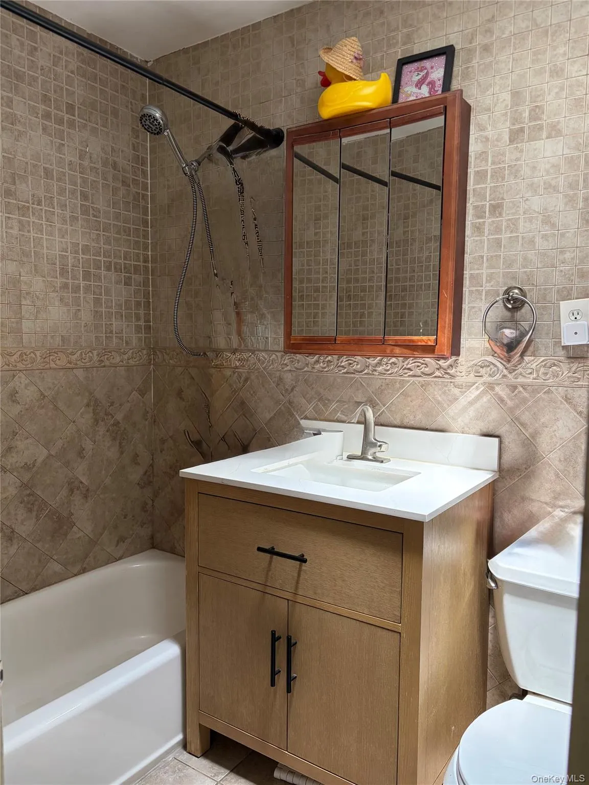 6927 169th Street, New York, NY, 3 Bedrooms Bedrooms, 8 Rooms Rooms,2 BathroomsBathrooms,Residential,For Rent,169th,0,1030886 6927 169th Street, New York, NY, 3 Bedrooms Bedrooms, 8 Rooms Rooms,2 BathroomsBathrooms,Residential,For Rent,169th,0,1030886