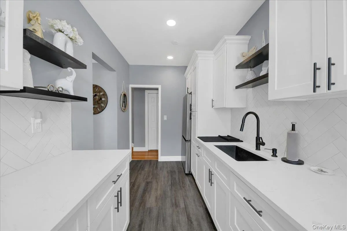 210 Martine Avenue, White Plains, NY, 1 Bedroom Bedrooms, 4 Rooms Rooms,1 BathroomBathrooms,Residential,For Rent,Martine,0,1030889 210 Martine Avenue, White Plains, NY, 1 Bedroom Bedrooms, 4 Rooms Rooms,1 BathroomBathrooms,Residential,For Rent,Martine,0,1030889