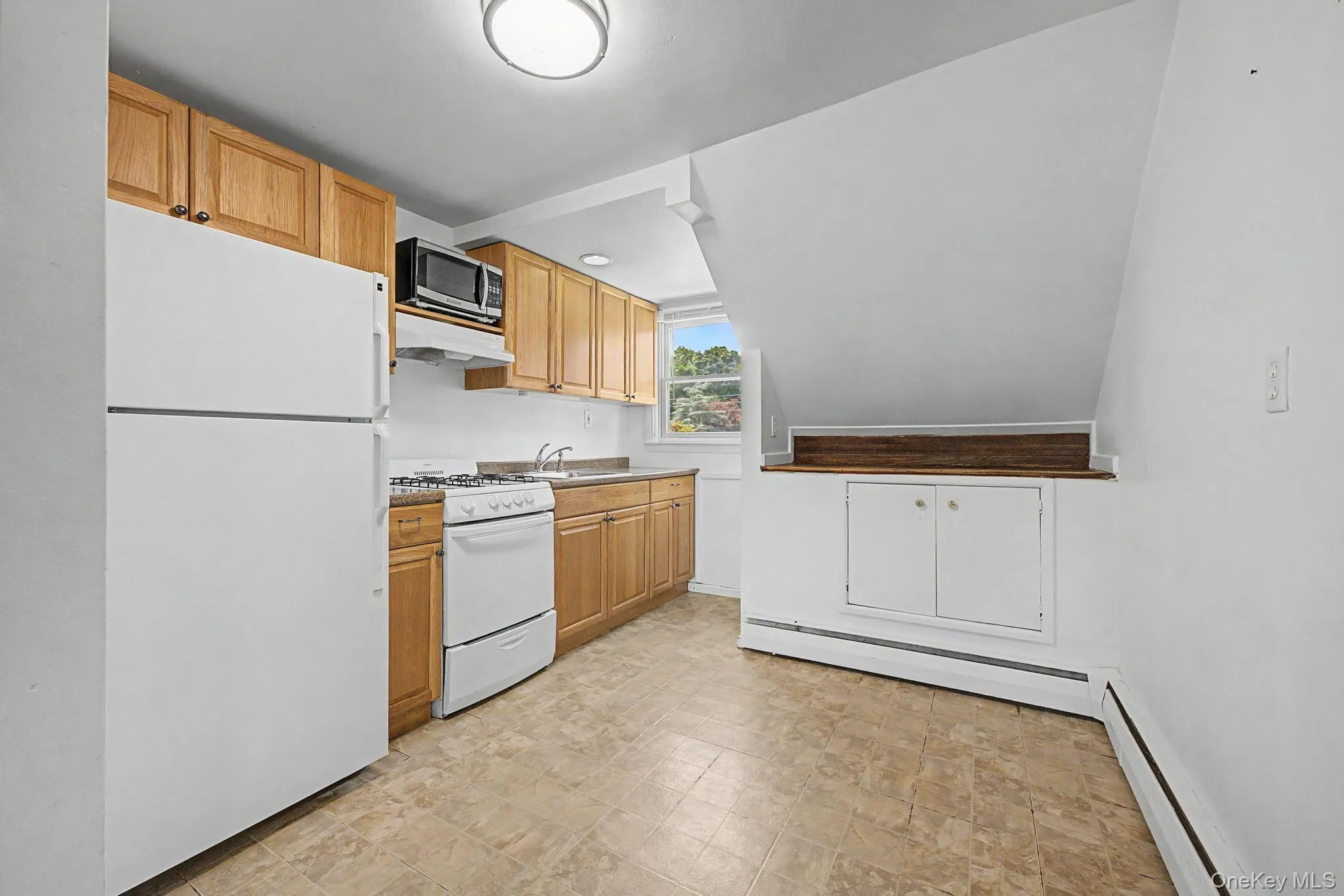 18 Heath Lane, Huntington, NY, 1 Bedroom Bedrooms, 3 Rooms Rooms,1 BathroomBathrooms,Residential Lease,For Rent,Heath,0,1030893 18 Heath Lane, Huntington, NY, 1 Bedroom Bedrooms, 3 Rooms Rooms,1 BathroomBathrooms,Residential Lease,For Rent,Heath,0,1030893