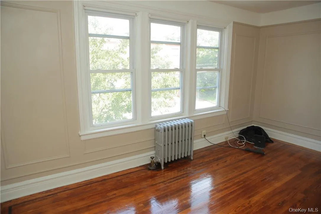 4457 Mundy Lane, New York, NY, 3 Bedrooms Bedrooms, 4 Rooms Rooms,1 BathroomBathrooms,Residential Lease,For Rent,Mundy,0,1030896 4457 Mundy Lane, New York, NY, 3 Bedrooms Bedrooms, 4 Rooms Rooms,1 BathroomBathrooms,Residential Lease,For Rent,Mundy,0,1030896