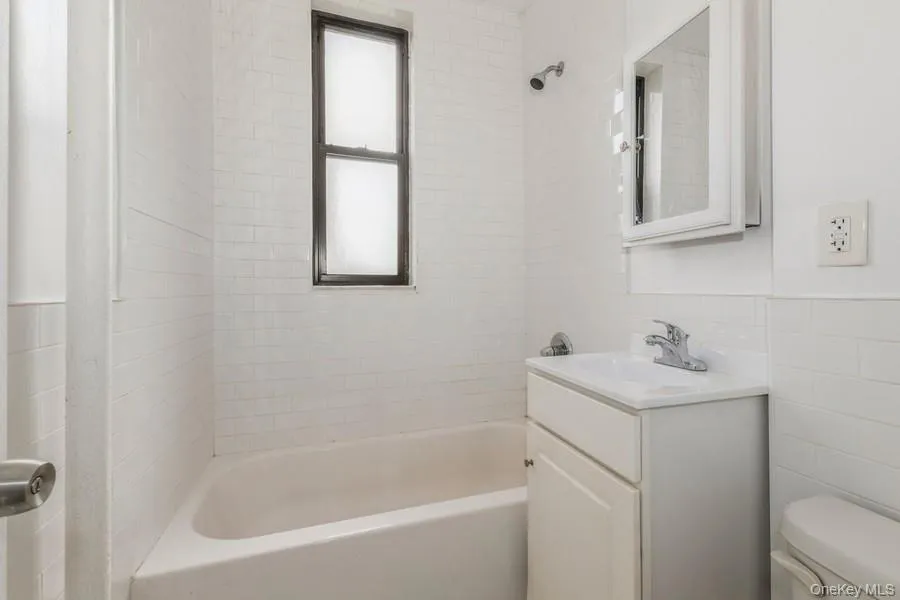 35 Crown Street, New York, NY, 1 Bedroom Bedrooms, 2 Rooms Rooms,1 BathroomBathrooms,Residential Lease,For Rent,Crown Street,0,1030905 35 Crown Street, New York, NY, 1 Bedroom Bedrooms, 2 Rooms Rooms,1 BathroomBathrooms,Residential Lease,For Rent,Crown Street,0,1030905