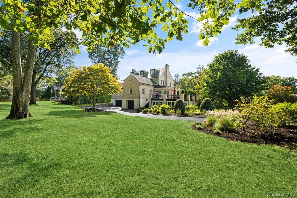 451 Beechmont Drive, New Rochelle, NY, 7 Bedrooms Bedrooms, 13 Rooms Rooms,5 BathroomsBathrooms,Residential,For Rent,Beechmont,0,1030915 451 Beechmont Drive, New Rochelle, NY, 7 Bedrooms Bedrooms, 13 Rooms Rooms,5 BathroomsBathrooms,Residential,For Rent,Beechmont,0,1030915