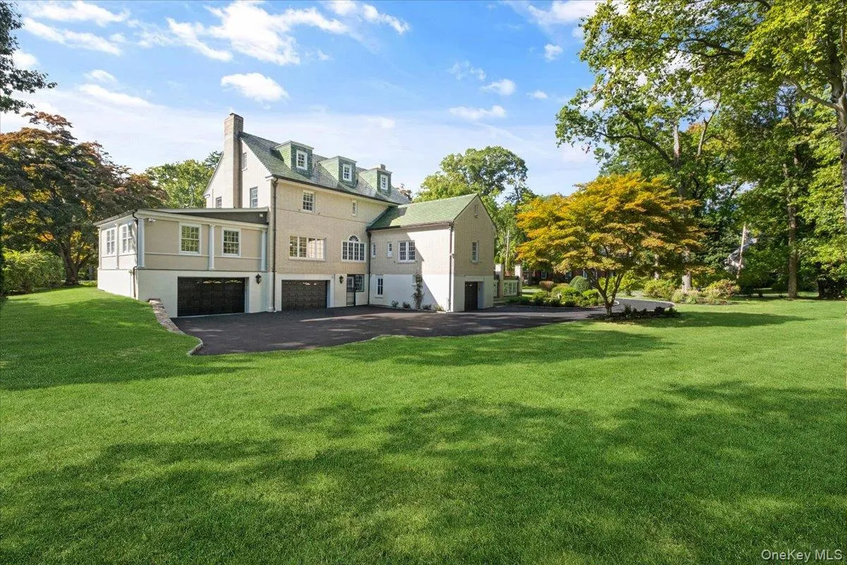 451 Beechmont Drive, New Rochelle, NY, 7 Bedrooms Bedrooms, 13 Rooms Rooms,5 BathroomsBathrooms,Residential,For Rent,Beechmont,0,1030915 451 Beechmont Drive, New Rochelle, NY, 7 Bedrooms Bedrooms, 13 Rooms Rooms,5 BathroomsBathrooms,Residential,For Rent,Beechmont,0,1030915