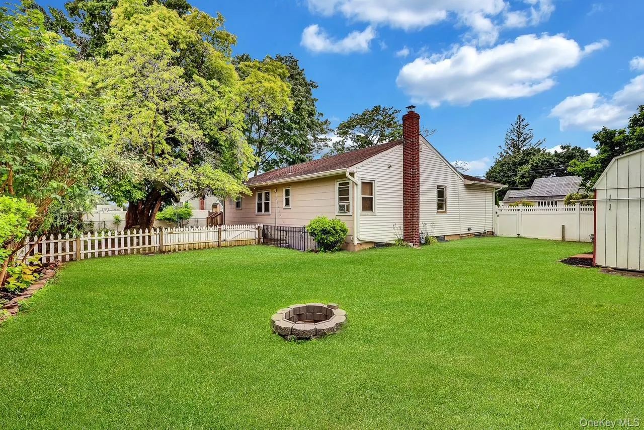127 Queens Avenue, West Babylon, NY, 3 Bedrooms Bedrooms, 8 Rooms Rooms,1 BathroomBathrooms,Residential,For Rent,Queens,0,1030921 127 Queens Avenue, West Babylon, NY, 3 Bedrooms Bedrooms, 8 Rooms Rooms,1 BathroomBathrooms,Residential,For Rent,Queens,0,1030921