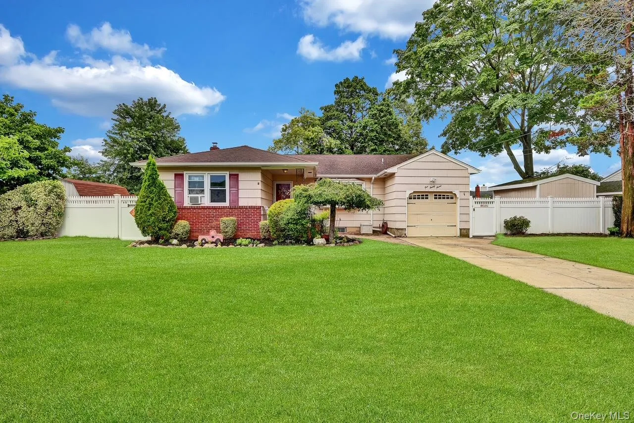 127 Queens Avenue, West Babylon, NY, 3 Bedrooms Bedrooms, 8 Rooms Rooms,1 BathroomBathrooms,Residential,For Rent,Queens,0,1030921 127 Queens Avenue, West Babylon, NY, 3 Bedrooms Bedrooms, 8 Rooms Rooms,1 BathroomBathrooms,Residential,For Rent,Queens,0,1030921