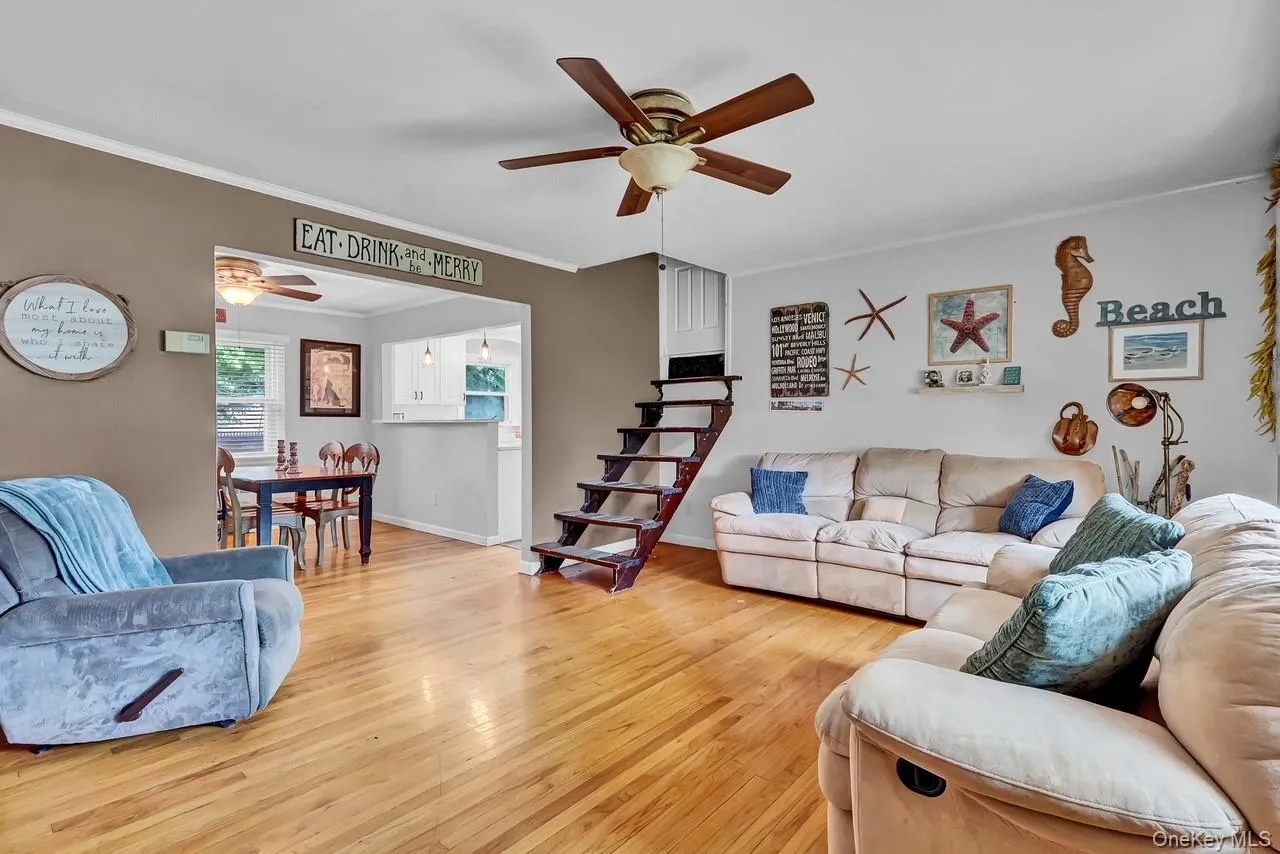 127 Queens Avenue, West Babylon, NY, 3 Bedrooms Bedrooms, 8 Rooms Rooms,1 BathroomBathrooms,Residential,For Rent,Queens,0,1030921 127 Queens Avenue, West Babylon, NY, 3 Bedrooms Bedrooms, 8 Rooms Rooms,1 BathroomBathrooms,Residential,For Rent,Queens,0,1030921