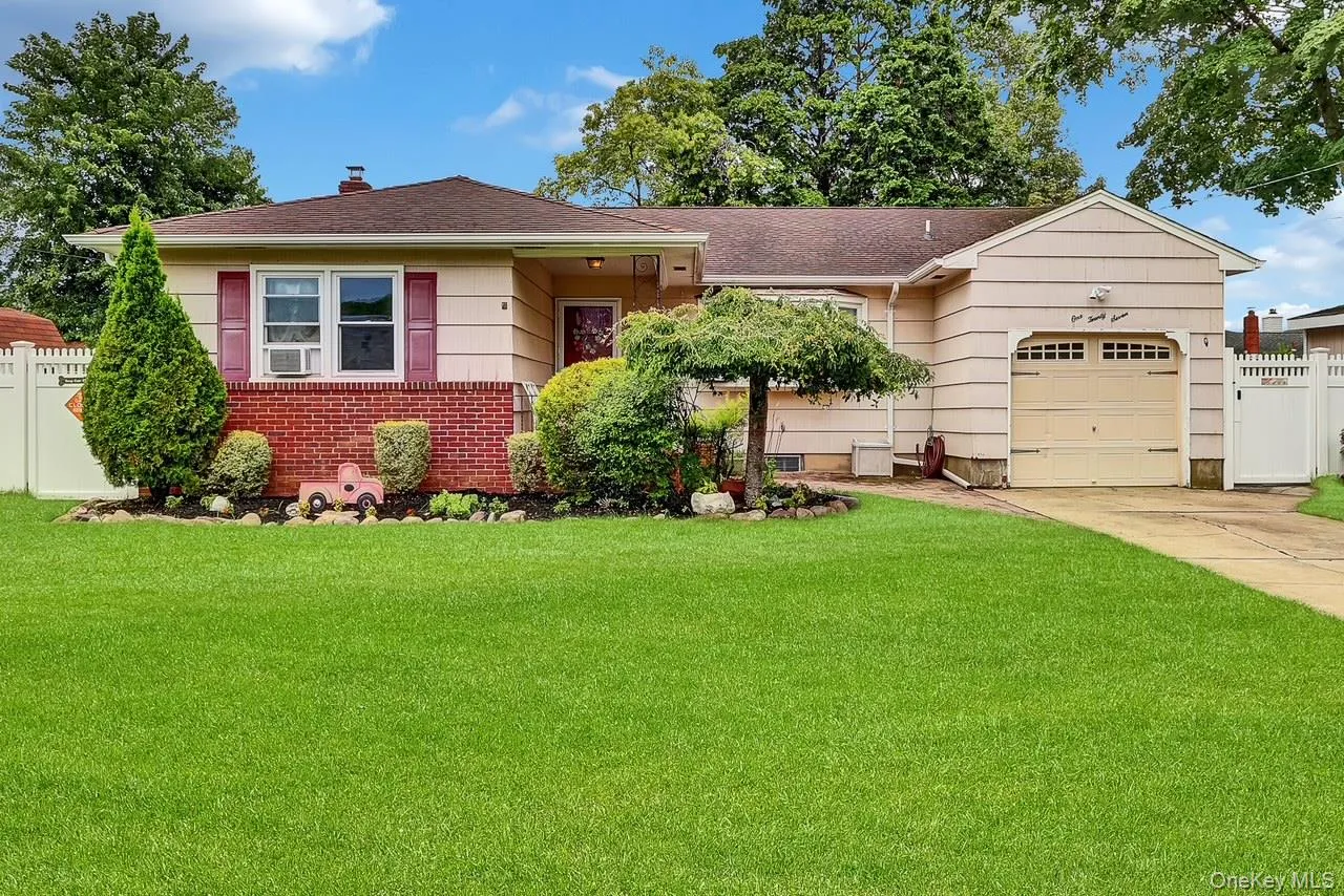127 Queens Avenue, West Babylon, NY, 3 Bedrooms Bedrooms, 8 Rooms Rooms,1 BathroomBathrooms,Residential,For Rent,Queens,0,1030921 127 Queens Avenue, West Babylon, NY, 3 Bedrooms Bedrooms, 8 Rooms Rooms,1 BathroomBathrooms,Residential,For Rent,Queens,0,1030921