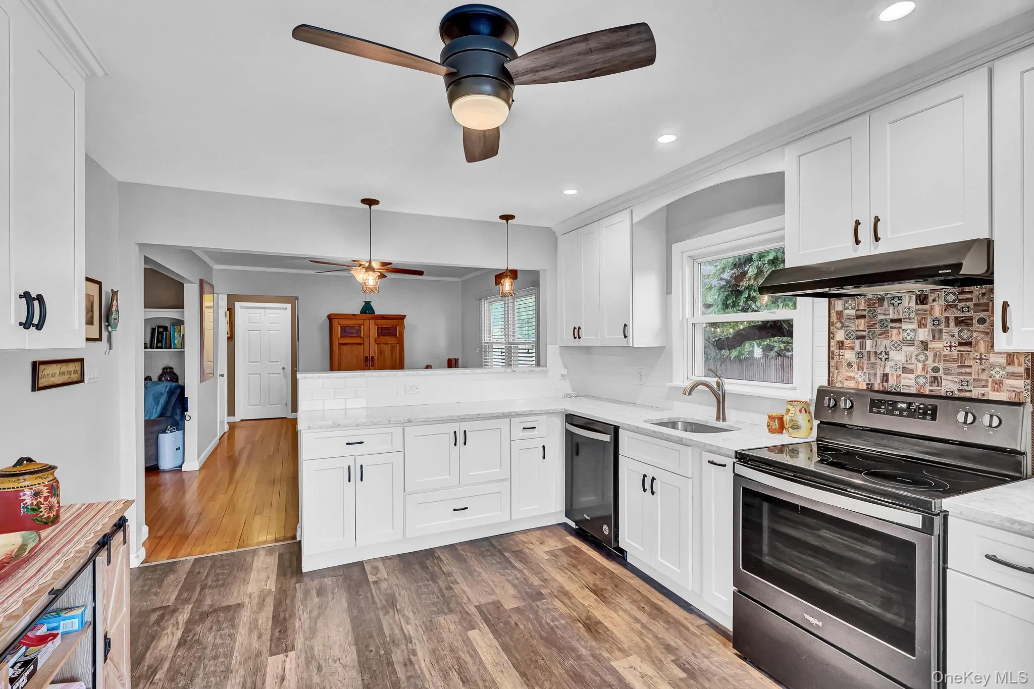 127 Queens Avenue, West Babylon, NY, 3 Bedrooms Bedrooms, 8 Rooms Rooms,1 BathroomBathrooms,Residential,For Rent,Queens,0,1030921 127 Queens Avenue, West Babylon, NY, 3 Bedrooms Bedrooms, 8 Rooms Rooms,1 BathroomBathrooms,Residential,For Rent,Queens,0,1030921