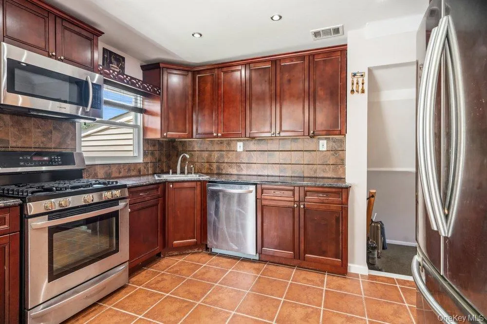 8 Radnor Court, Oyster Bay, NY, 5 Bedrooms Bedrooms, 9 Rooms Rooms,2 BathroomsBathrooms,Residential Lease,For Rent,Radnor,0,1030924 8 Radnor Court, Oyster Bay, NY, 5 Bedrooms Bedrooms, 9 Rooms Rooms,2 BathroomsBathrooms,Residential Lease,For Rent,Radnor,0,1030924
