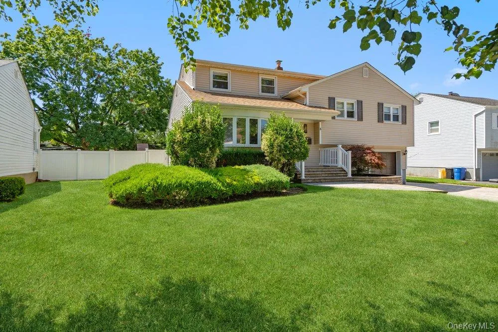 8 Radnor Court, Oyster Bay, NY, 5 Bedrooms Bedrooms, 9 Rooms Rooms,2 BathroomsBathrooms,Residential Lease,For Rent,Radnor,0,1030924 8 Radnor Court, Oyster Bay, NY, 5 Bedrooms Bedrooms, 9 Rooms Rooms,2 BathroomsBathrooms,Residential Lease,For Rent,Radnor,0,1030924