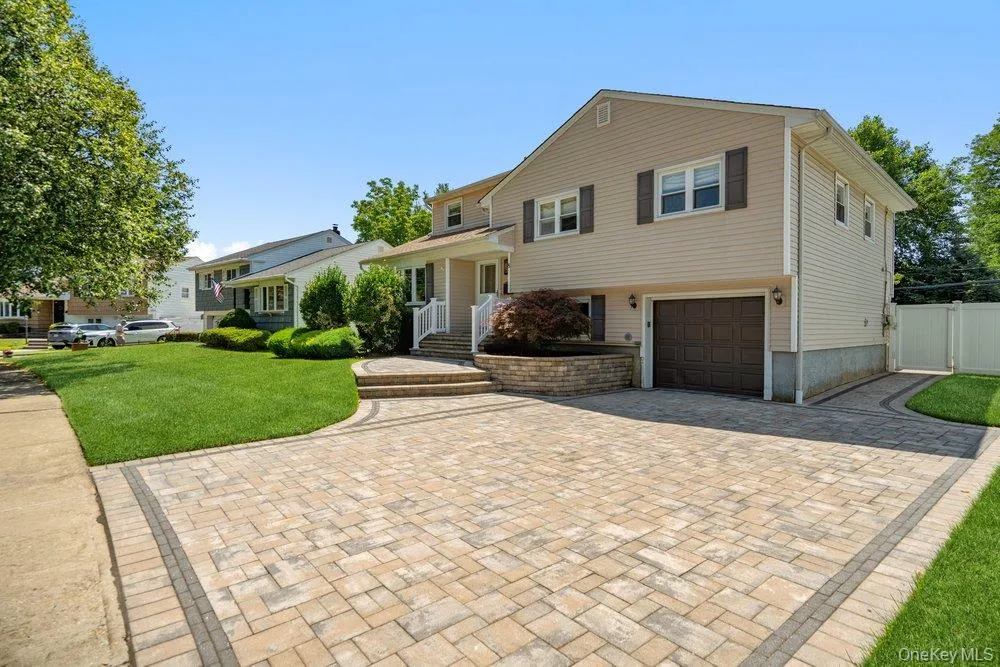 8 Radnor Court, Oyster Bay, NY, 5 Bedrooms Bedrooms, 9 Rooms Rooms,2 BathroomsBathrooms,Residential Lease,For Rent,Radnor,0,1030924 8 Radnor Court, Oyster Bay, NY, 5 Bedrooms Bedrooms, 9 Rooms Rooms,2 BathroomsBathrooms,Residential Lease,For Rent,Radnor,0,1030924