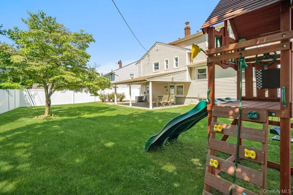 8 Radnor Court, Oyster Bay, NY, 5 Bedrooms Bedrooms, 9 Rooms Rooms,2 BathroomsBathrooms,Residential Lease,For Rent,Radnor,0,1030924 8 Radnor Court, Oyster Bay, NY, 5 Bedrooms Bedrooms, 9 Rooms Rooms,2 BathroomsBathrooms,Residential Lease,For Rent,Radnor,0,1030924