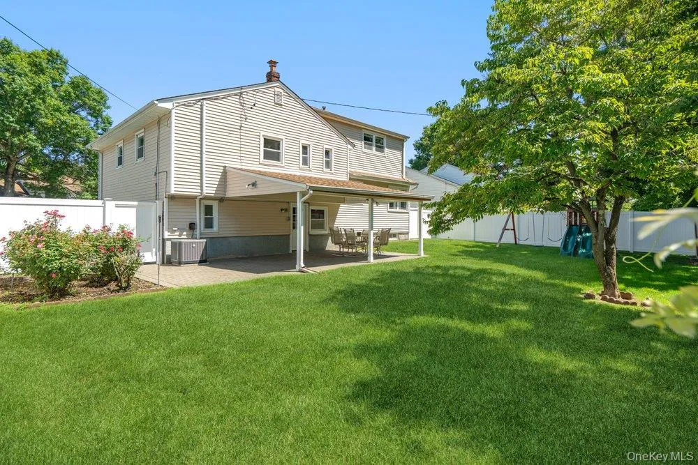 8 Radnor Court, Oyster Bay, NY, 5 Bedrooms Bedrooms, 9 Rooms Rooms,2 BathroomsBathrooms,Residential Lease,For Rent,Radnor,0,1030924 8 Radnor Court, Oyster Bay, NY, 5 Bedrooms Bedrooms, 9 Rooms Rooms,2 BathroomsBathrooms,Residential Lease,For Rent,Radnor,0,1030924