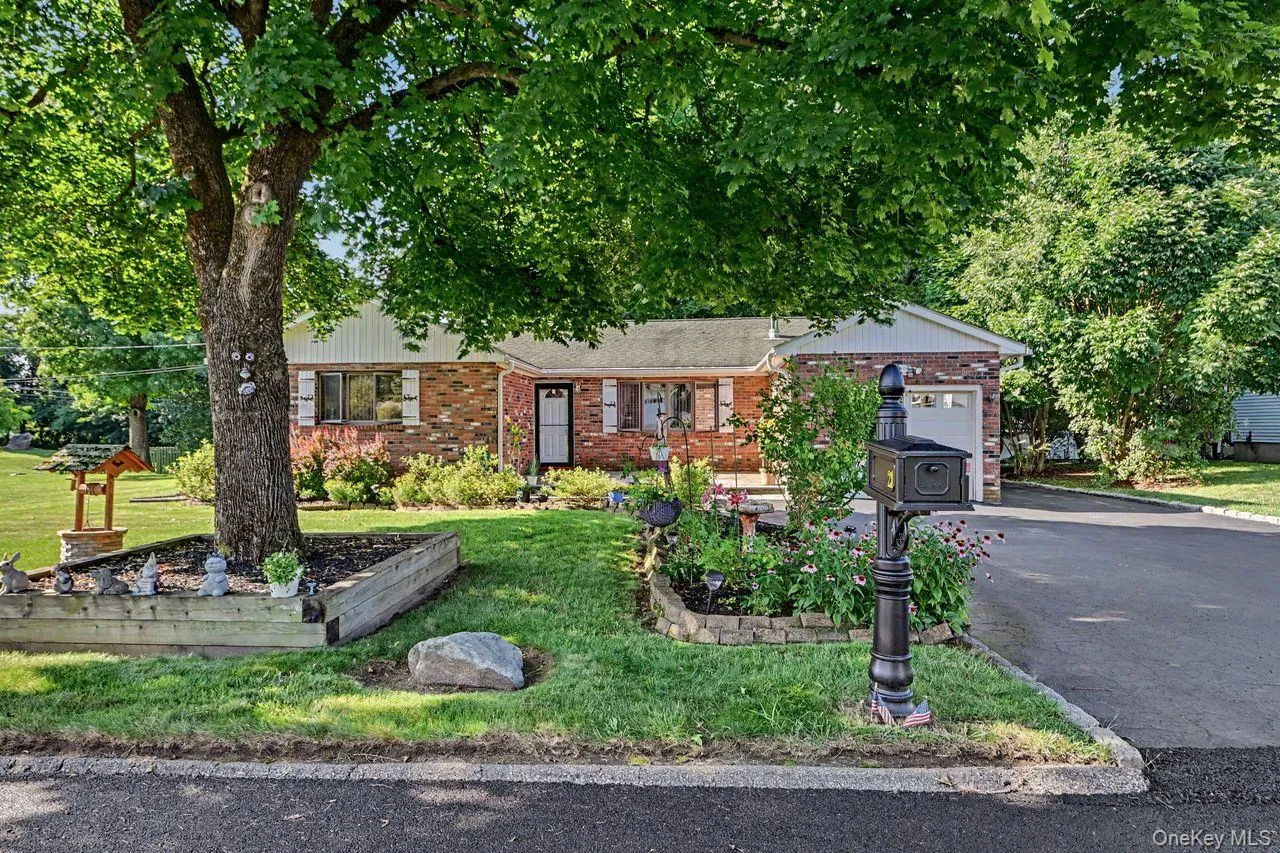 21 Clematis Road, Southeast, NY, 3 Bedrooms Bedrooms, 9 Rooms Rooms,1 BathroomBathrooms,Residential,For Rent,Clematis,0,1030928 21 Clematis Road, Southeast, NY, 3 Bedrooms Bedrooms, 9 Rooms Rooms,1 BathroomBathrooms,Residential,For Rent,Clematis,0,1030928