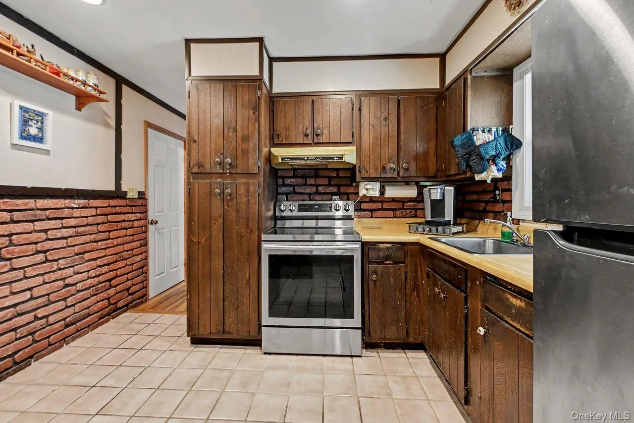 21 Clematis Road, Southeast, NY, 3 Bedrooms Bedrooms, 9 Rooms Rooms,1 BathroomBathrooms,Residential,For Rent,Clematis,0,1030928 21 Clematis Road, Southeast, NY, 3 Bedrooms Bedrooms, 9 Rooms Rooms,1 BathroomBathrooms,Residential,For Rent,Clematis,0,1030928