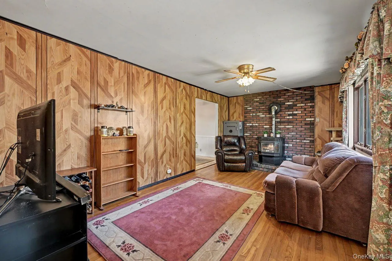 21 Clematis Road, Southeast, NY, 3 Bedrooms Bedrooms, 9 Rooms Rooms,1 BathroomBathrooms,Residential,For Rent,Clematis,0,1030928 21 Clematis Road, Southeast, NY, 3 Bedrooms Bedrooms, 9 Rooms Rooms,1 BathroomBathrooms,Residential,For Rent,Clematis,0,1030928